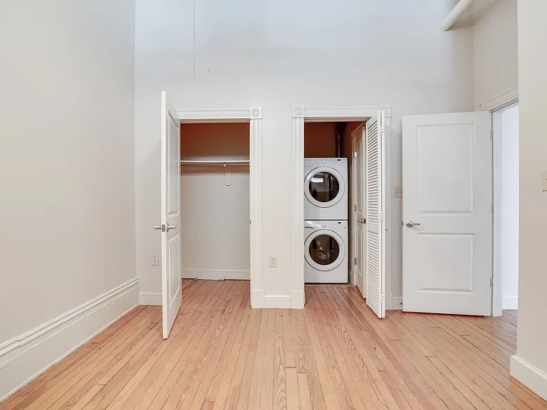 121 W Broad St — Photo 20