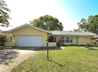1049 McLean St, Dunedin, FL 34698