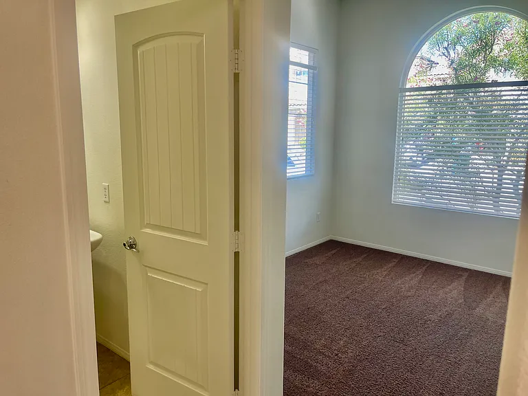 6550 Ditmars St — Photo 24