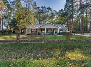 215 Woodland Dr, Conroe, TX 77301