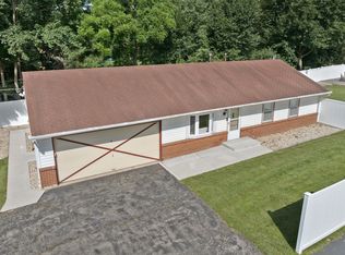 2912 Grove Ln, Cary, IL 60013