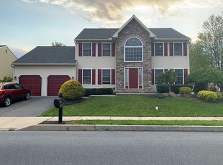 301 S Arthur Dr, Sinking Spring, PA 19608