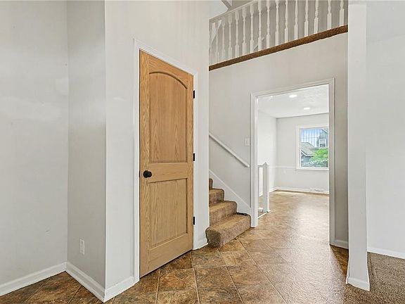 5th image of 1908 S Lindenwood Dr