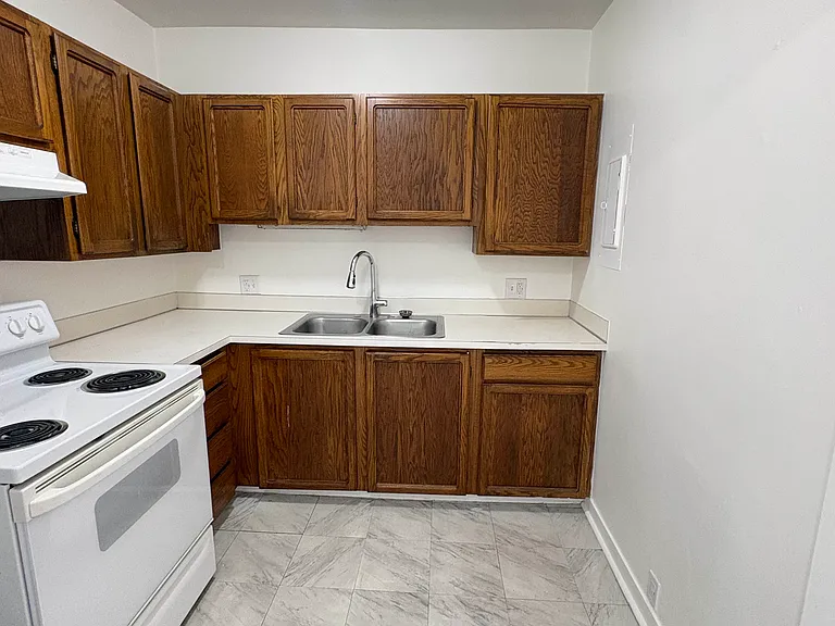 325 Summit Ave E #12 — Photo 10
