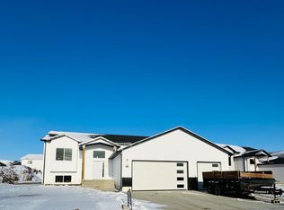 134 Mulberry Loop NE, Minot, ND 58703