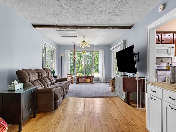3rd image of 146 Nagys Hill Rd