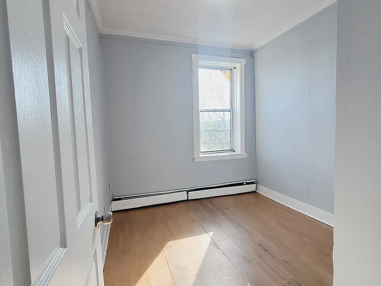 9 Grant Ave #3R — Photo 5