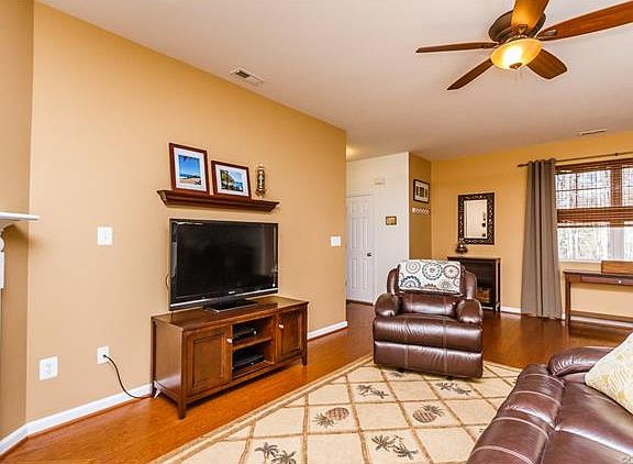 4th image of 8920 Hollycroft Ct