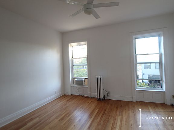 4th image of 448 Greene Ave #2