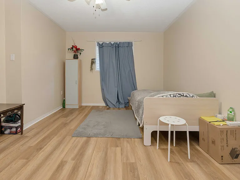 50 Chalmers Dr — Photo 16