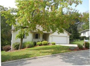 180 Pearson Dr, Lake Geneva, WI 53147