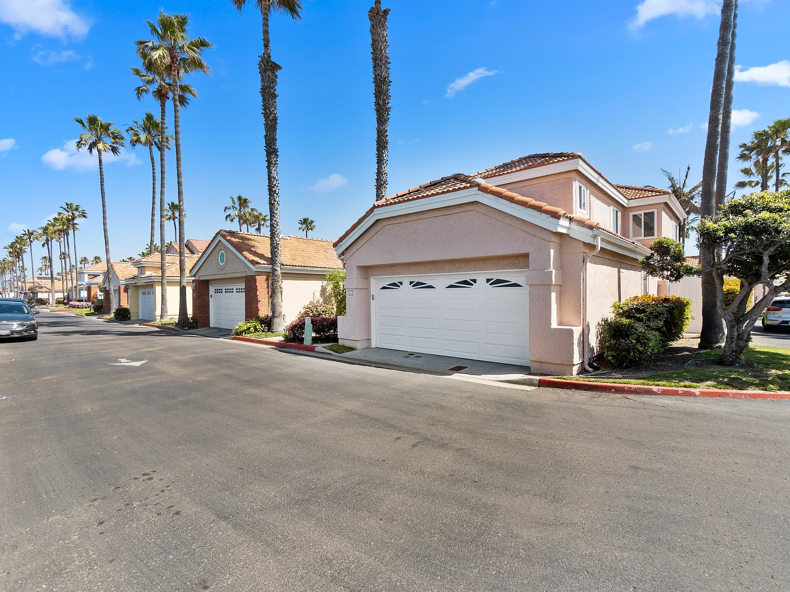 2 bed, 1830 sqft, $6,100 — Photo 3