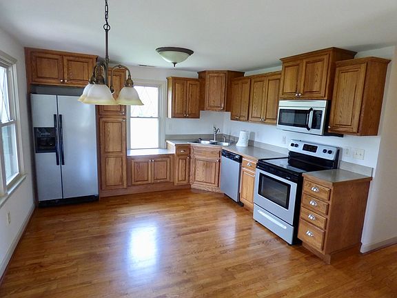 5th image of 405 Umberger St