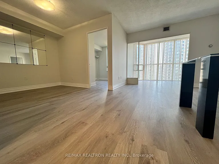 285 Enfield Pl #1412 — Photo 2