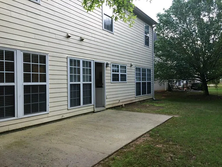 180 Sessingham Ln — Photo 2