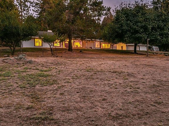 3rd image of 5521 Oak Leaf Cir