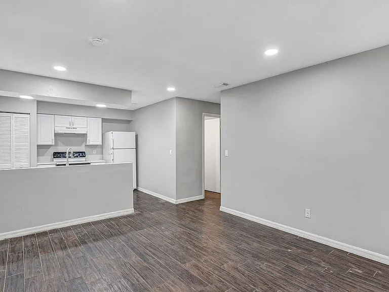 3990 SE 17th Ct — Photo 10