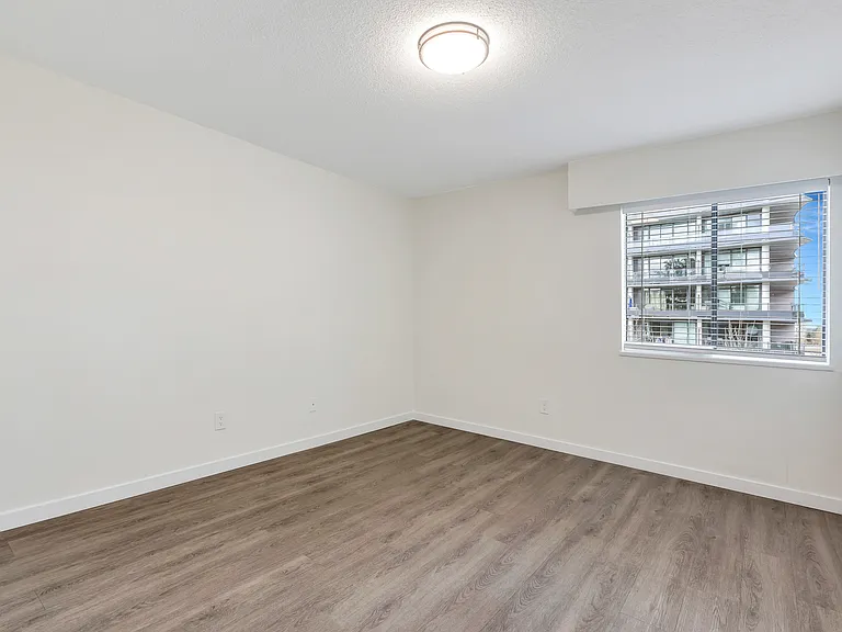 549 Dansey Ave — Photo 23