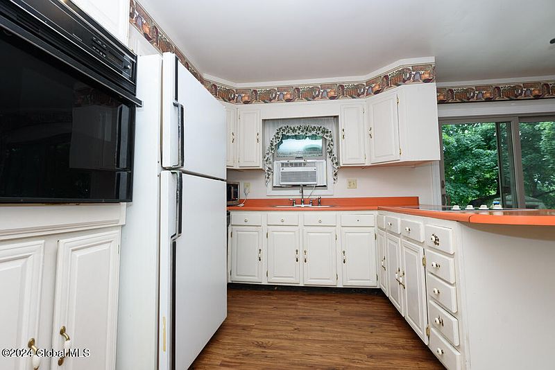 4th image of 8 Benedict Street