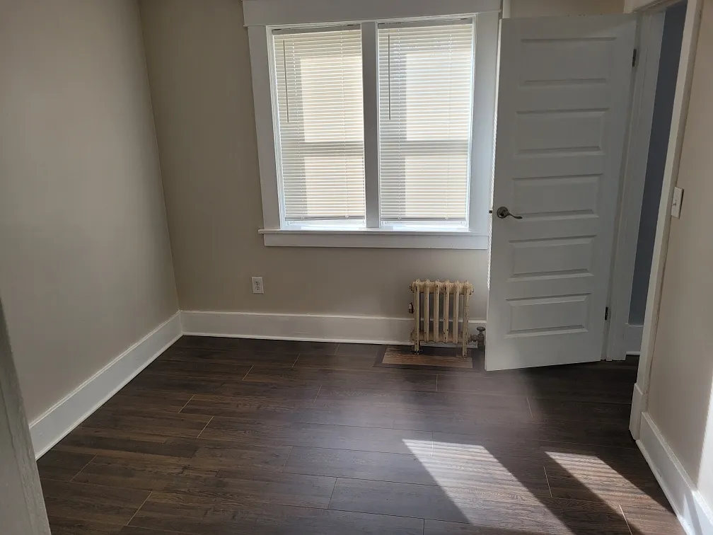 1 bed, 900 sqft, $1,295 — Photo 3