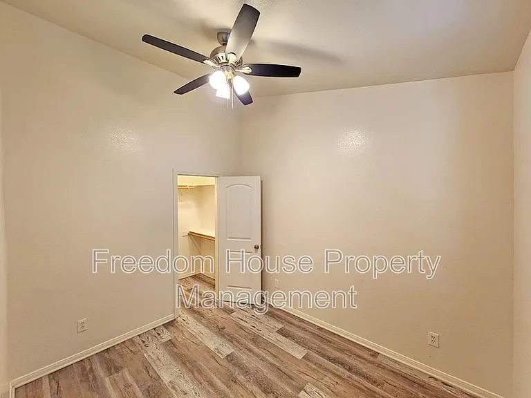 1041 Marne Ct #4 — Photo 26