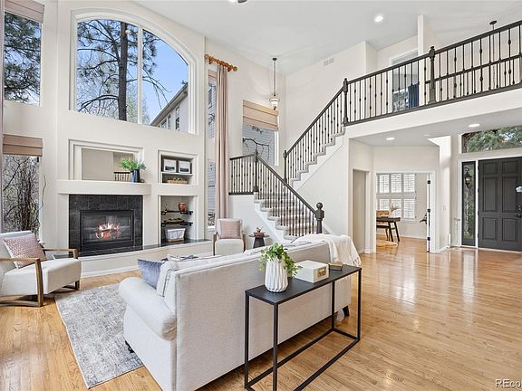 4th image of 939 Greenway Lane