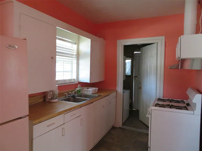 422 Mill Ave — Photo 13