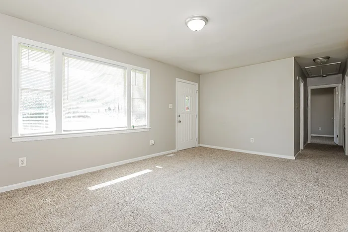 3 bed, 2.0 bath, 1729 sqft, $2,275 — Photo 3
