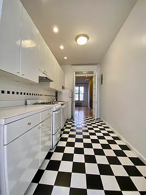 Rented by Avenues Real Estate | media 11