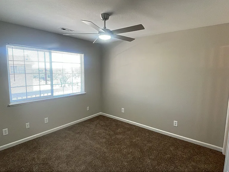 2120 Country Club Dr — Photo 8