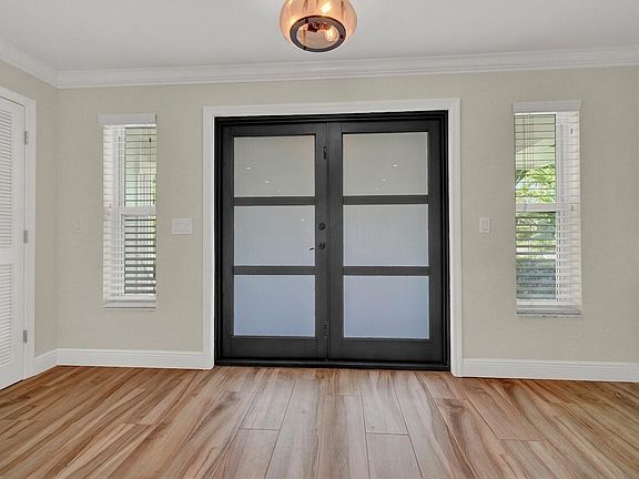5th image of 341 Glenbrook Drive