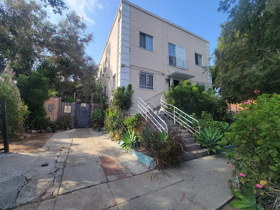 1617 Allesandro St #104