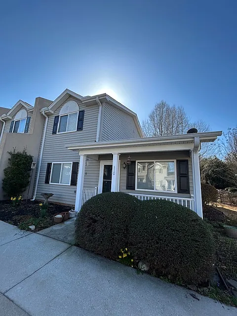 3 bed, 1300 sqft, $1,500 — Photo 2