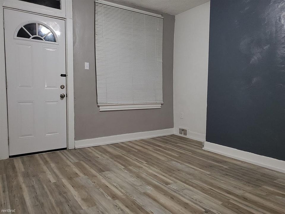7324 Burton LivingRoom
