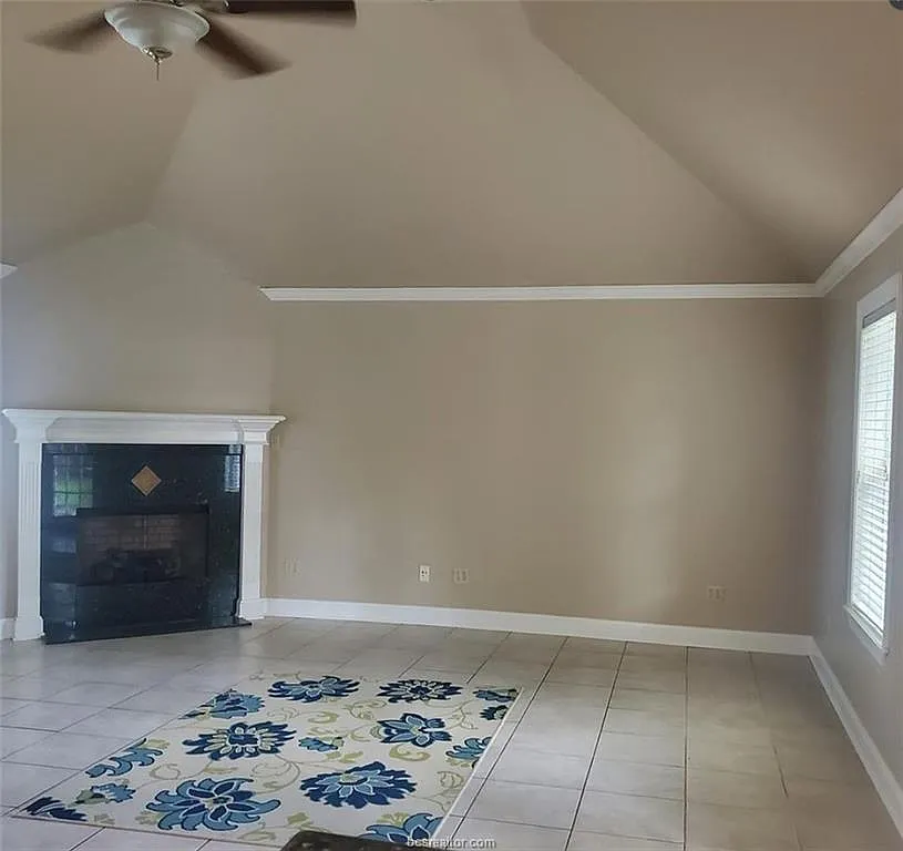 4 bed, 3.5 bath, 1988 sqft, $3,895 — Photo 2