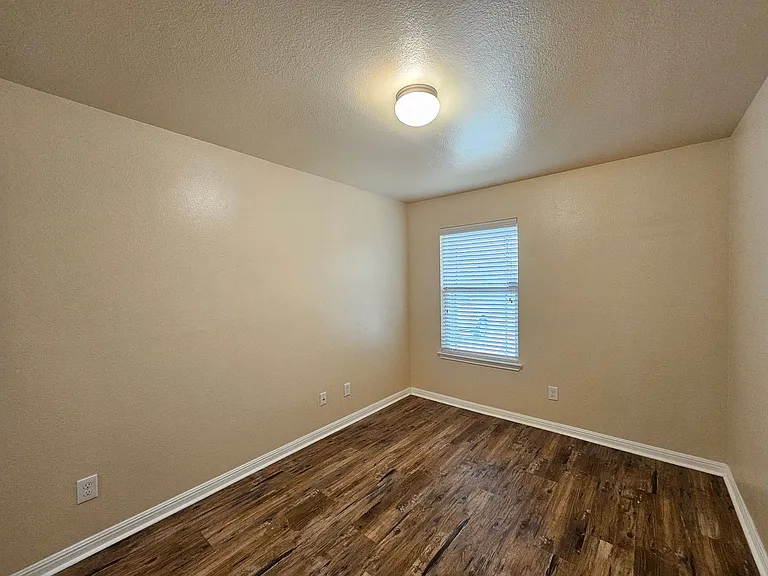 300 W Libra Dr — Photo 19