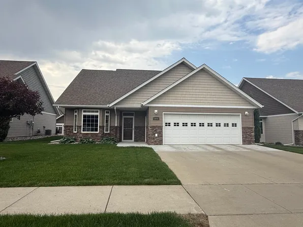 906 Sycamore Ave SE, Minot, ND 58701