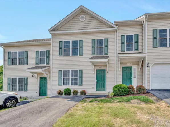 6806 Village Green Dr, Roanoke, VA 24019