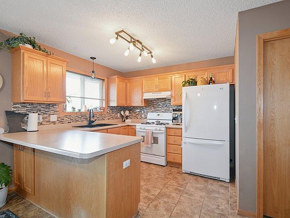 4th image of 701 Independence Dr