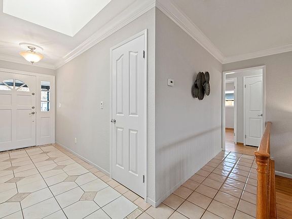4th image of 224 Gregg Dr