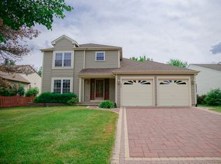 17 Buchanan Ln, Streamwood, IL