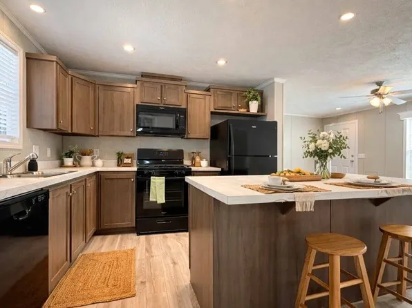 172 Taylor Ave #84, Jackson, MI 49203