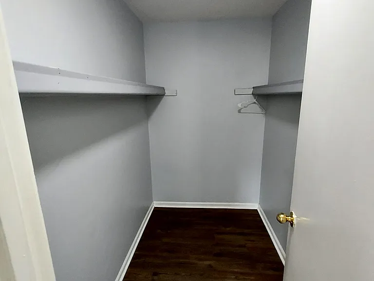 12 Heywood Ln — Photo 6