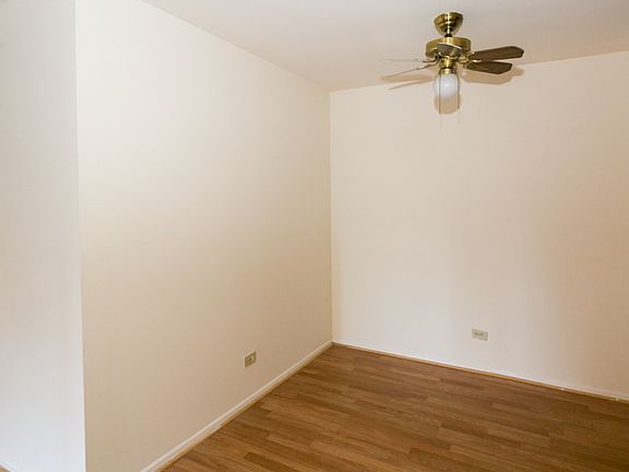 5th image of 3825 N Pine Grove Ave APT 414