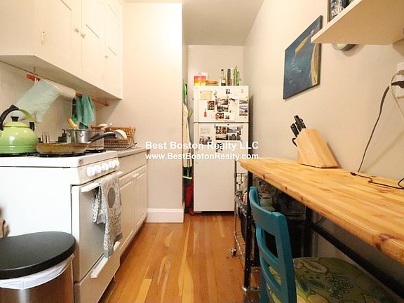4th image of 119A College Ave #37