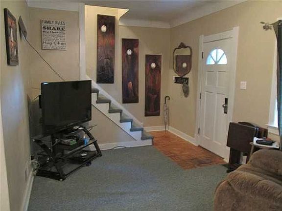 4th image of 130 Hillsdale Ave