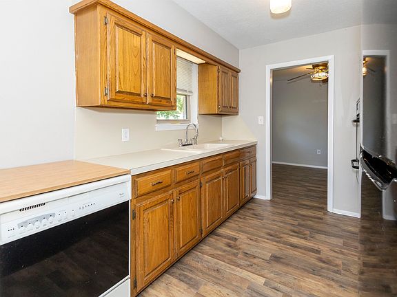 4th image of 2201 W Parkview Ave