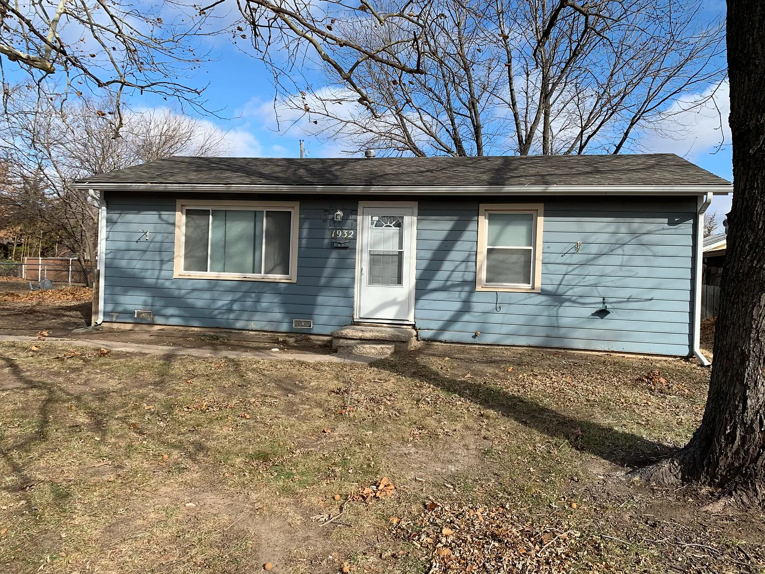 2 bed, 720 sqft, $900 — Photo 1