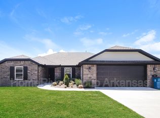 519 Eagle Dr, Gravette, AR 72736