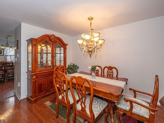 4th image of 3 Martha Ct